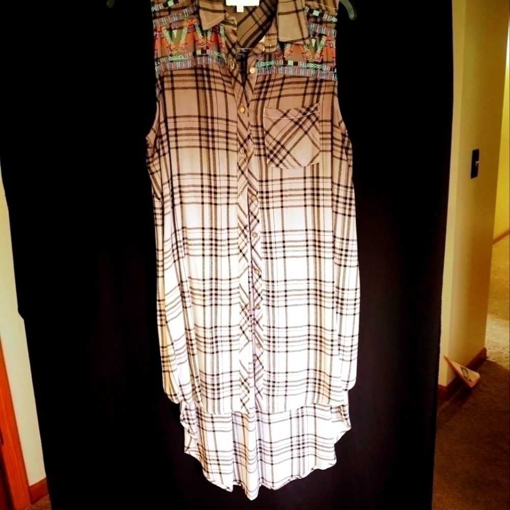 𝅺PLAID top with southwest embroidery